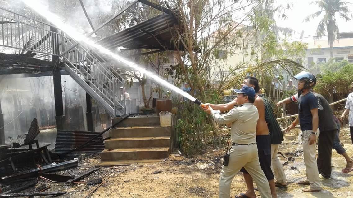 ផ្ទះប្រជាពលរដ្ឋចំនួន ០២ខ្នង ត្រូវបានអគ្គីភ័យឆាបឆេះ
