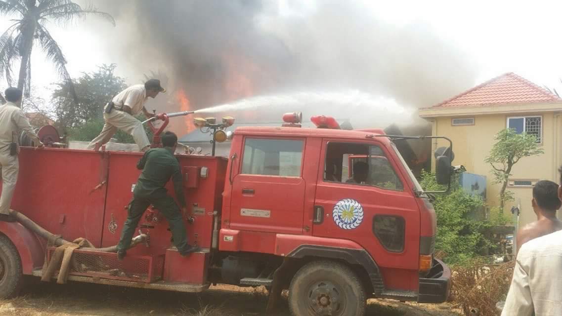 ផ្ទះប្រជាពលរដ្ឋចំនួន ០២ខ្នង ត្រូវបានអគ្គីភ័យឆាបឆេះ
