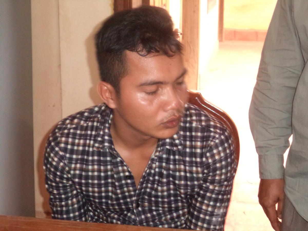 រូបភាពលោក ហុងវីចិត្រ តៃកុងឡានដឹកឈើក្រញូង