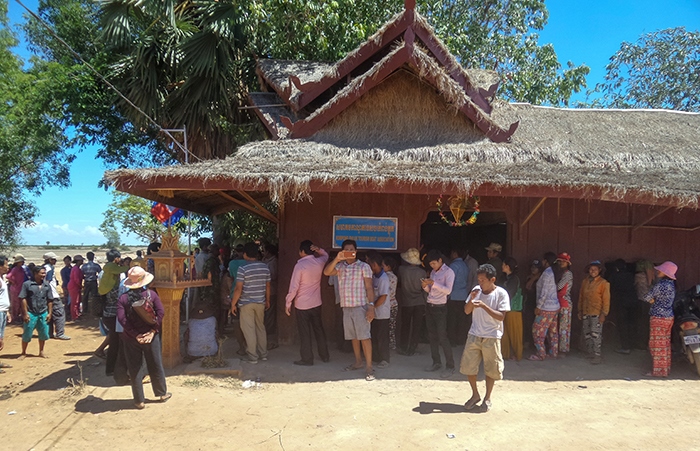 ស្នាក់ការក្រុម​ហ៊ុនស៊ូជីង និង​អ្នក​គាំទ្រប្រហែល៥០សិបនាក់