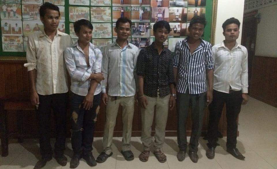 ក្រុម​ជន​ដៃដល់