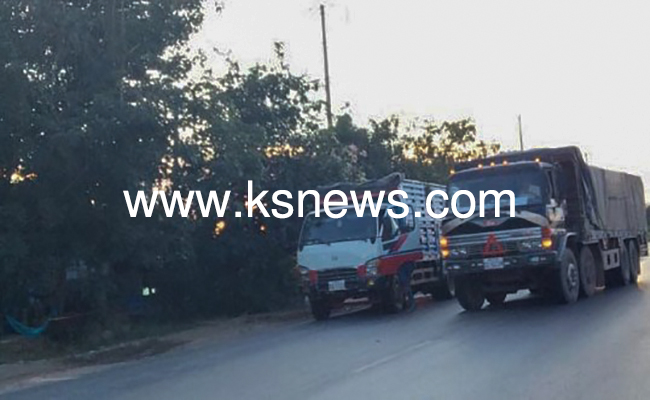 រថយន្ត​ដឹក​ទំនិញឈប់​បង់លុយ​អោយគយជជុះ