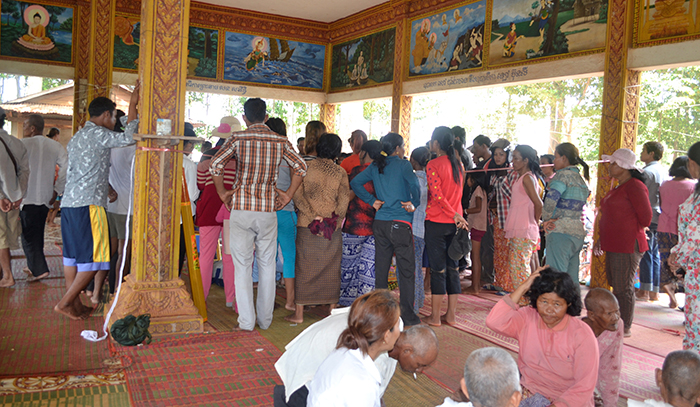 ពល​រដ្ឋ​ចោម​រោម​មើល