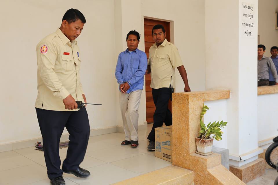 លោក រឹមសំ​អុន អាវ​ខៀវ
