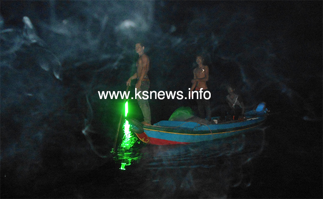 ទូកដាក់ឆ្នុករាប់រយ​គ្រឿង ​ក្នុង​ស្រុកជីក្រែង ខេត្ត​សៀមរាប